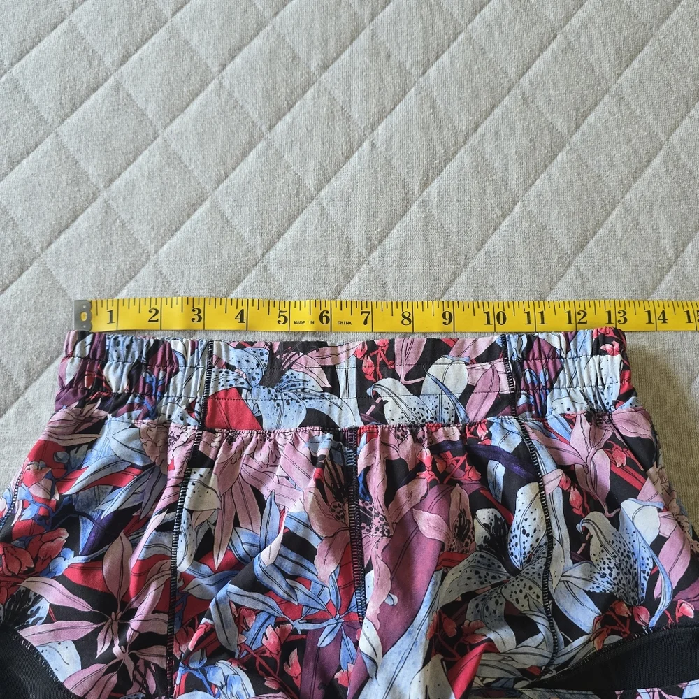 Lululemon Hotty Hot‎ Shorts Size 6